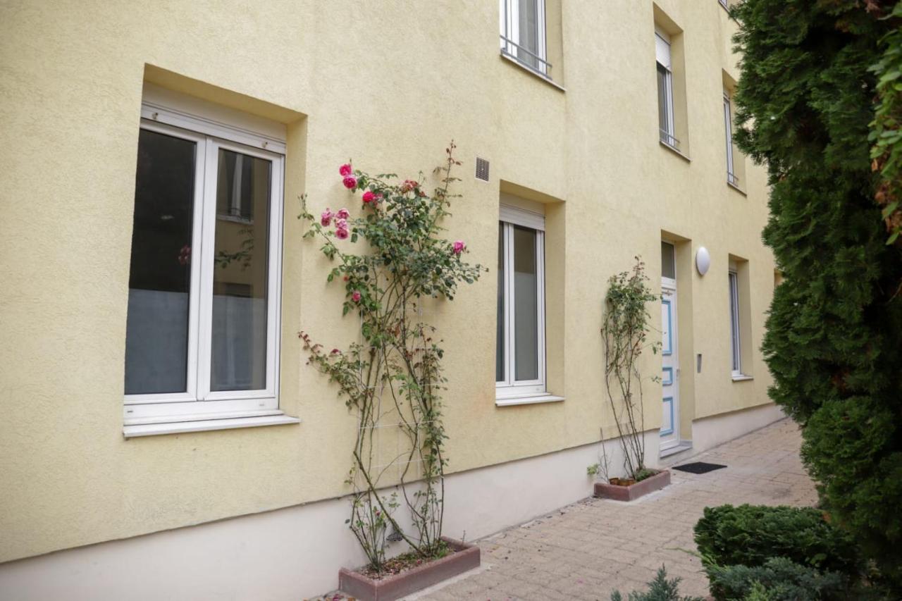 Ferienwohnung Reims : Aux Biscuits Roses Exterior foto